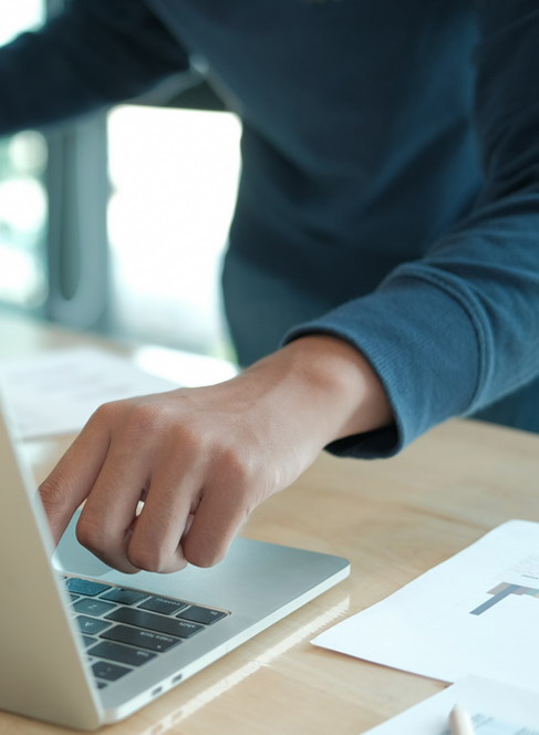 显示经济活动改善 关税成本压力持续